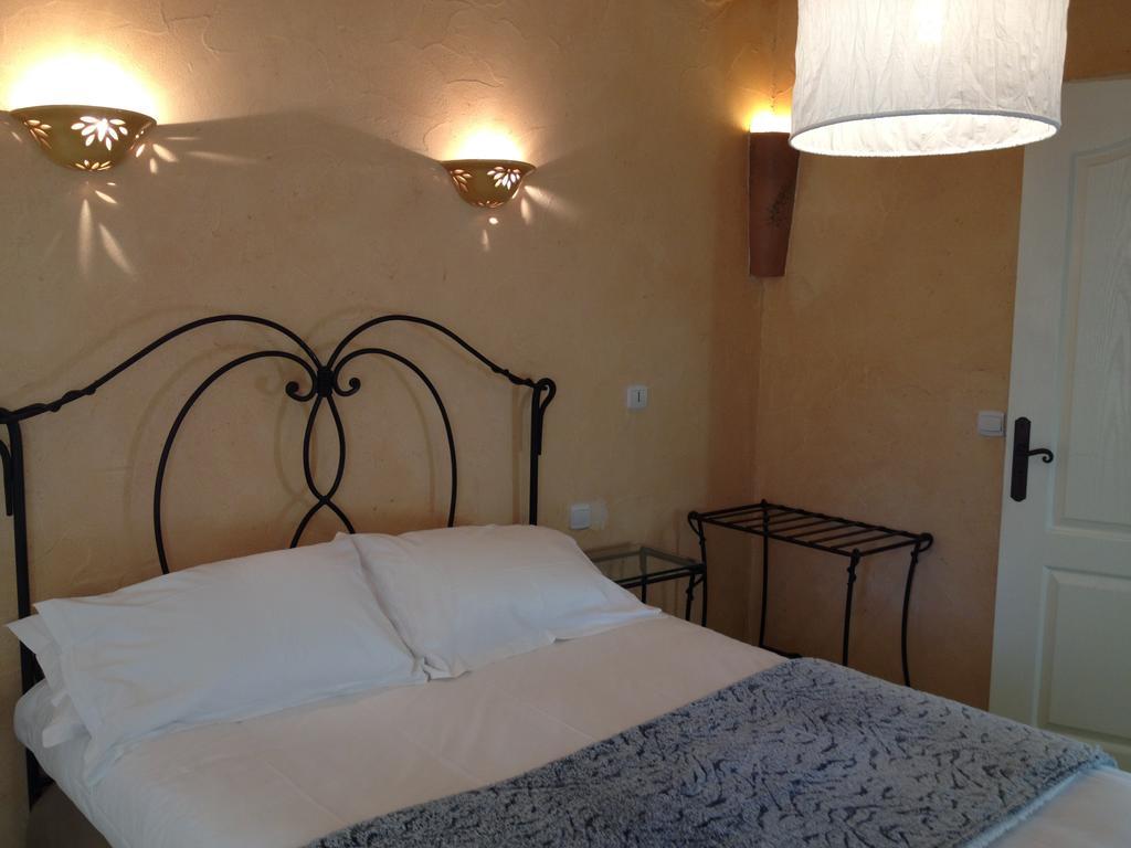 Hotel Lou Caleu Restaurant Le Rocher Des Abeilles Saint-Martin-de-Castillon Zewnętrze zdjęcie