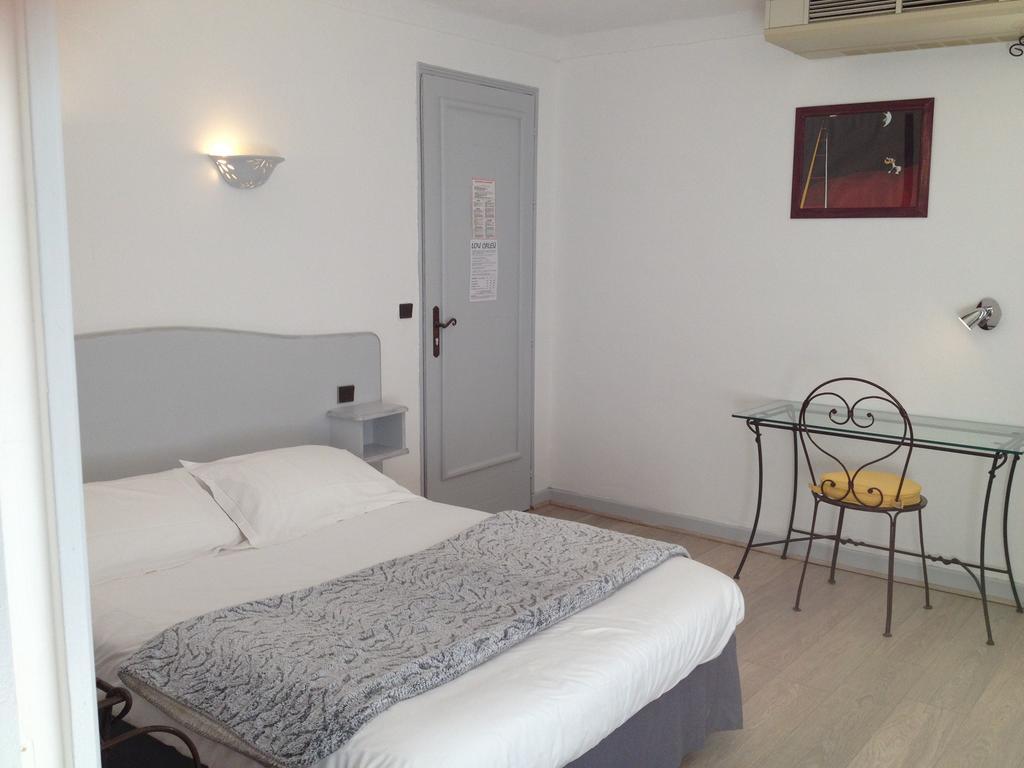 Hotel Lou Caleu Restaurant Le Rocher Des Abeilles Saint-Martin-de-Castillon Pokój zdjęcie
