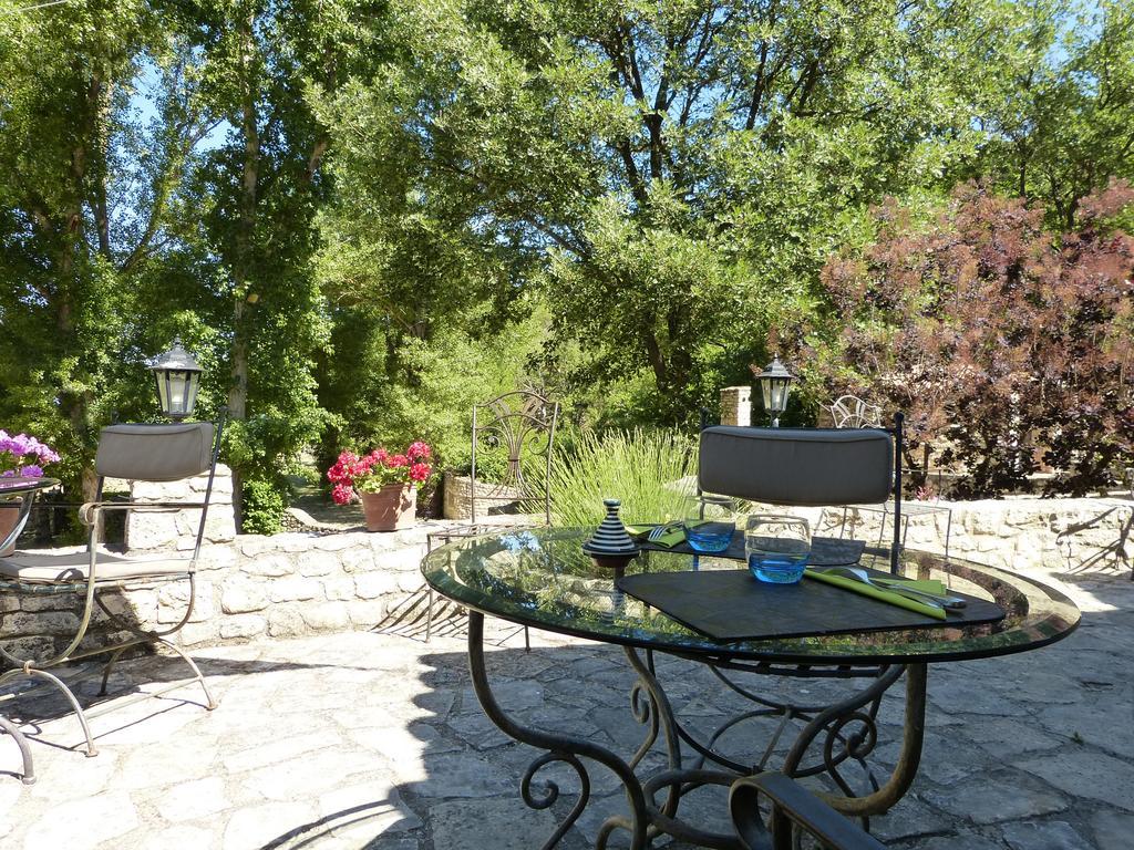 Hotel Lou Caleu Restaurant Le Rocher Des Abeilles Saint-Martin-de-Castillon Zewnętrze zdjęcie